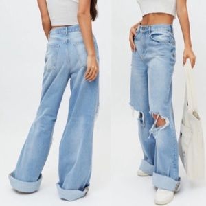 Urban Outfitters BDG Skater Baggy Light Wash Ripped Jeans 28